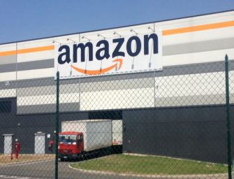 Amazon infila il braccialetto ai dipendenti
