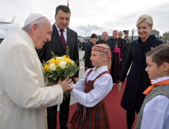 La diretta di 24emilia. Papa Francesco a Riga