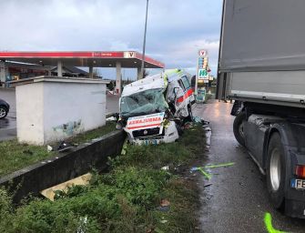 Borgo Val di Taro. Ambulanza e automedica contro camion: muore volontaria, 4 feriti