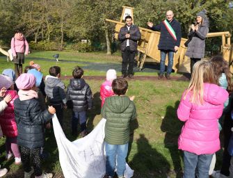 Reggio. Ecco la nuova area giochi nel verde di via Fucini