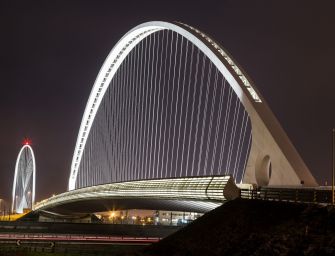Nuovi fari su ponte Calatrava, strada ristretta