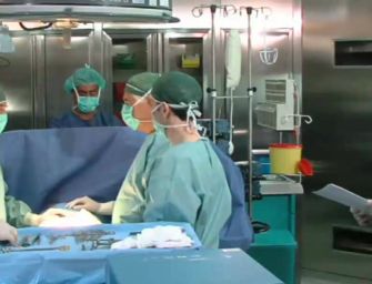 I medici gli diedero 3 mesi di vita: salvo con il fegato della sorella