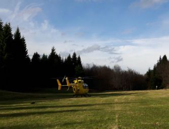 Cacciatore solo nel bosco stroncato da infarto, lo trova un ciclista