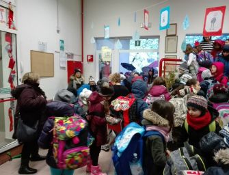 Reggio, dopo i crolli riaperte le elementari di Rivalta: alunni in classe