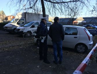Controlli della polizia in via Turri, diversi appartamenti sigillati