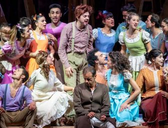 Torna “Aggiungi un posto a tavola” al teatro Municipale Valli