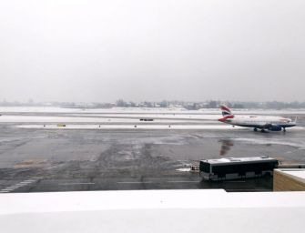 La neve a Bologna crea disagi al Marconi: 15 voli deviati o cancellati