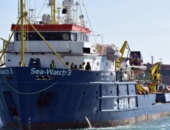 Sea Watch 3, Delrio: staffetta dei deputati sulla nave