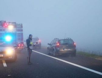 Nebbia in strada, grave incidente tra auto a Soragna: 1 morto e 2 feriti