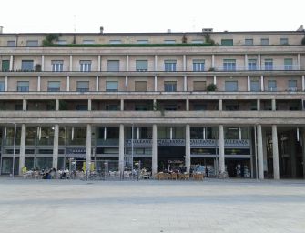 Far West con rissa all’isolato San Rocco: bottigliate e lancio di sassi