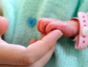 Reggio, la protesta dei professionisti dell’area materno-infantile: “Accuse infondate al sistema sanitario”