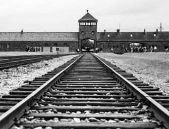 “Riapriamo Auschwitz per ficcarvi nei forni”, bullizzato bambino ebreo