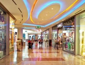 Sindacati: sciopero contro aperture festive