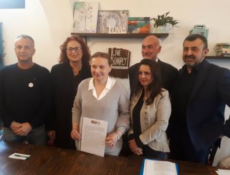 Se vince, questa è la squadra. La Ognibene (5s) presenta 5 assessori