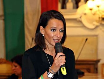 Reggio. Consiglio boccia sfiducia alla Curioni