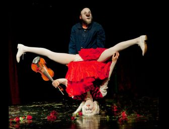 Sul palco del Valli “Concerto per due clown” con “I re vagabondi”