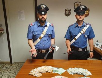 Con accetta e coltello rapinano il Famila: 2 in arresto