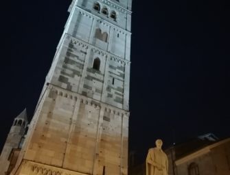 Sulla Ghirlandina tra la “Vil secchia di legno” e il Tassoni