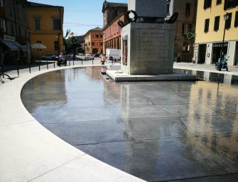 Reggio, riempita d’acqua la vasca dell’obelisco di piazza Gioberti