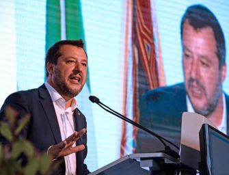 Folla, selfie e qualche fischio per Salvini