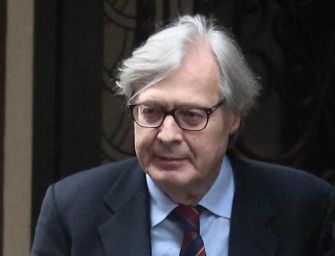 Ovadia. Sgarbi: sindaco dica no a dimissioni