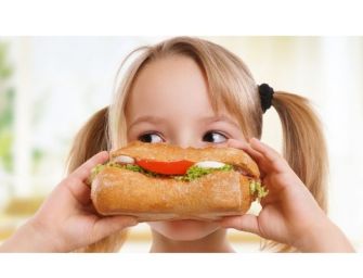 Scuola. “No al panino da casa. Non è un diritto”