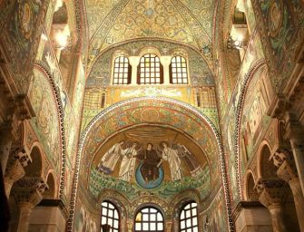 “Ave Maria” di Annalisa Ferrarini nella Basilica bizantina di San vitale a Ravenna