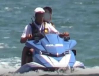 Figlio di Salvini su moto acqua della polizia