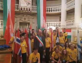 Giovani ambasciatori di tutto il mondo accolti dal sindaco in Sala del Tricolore