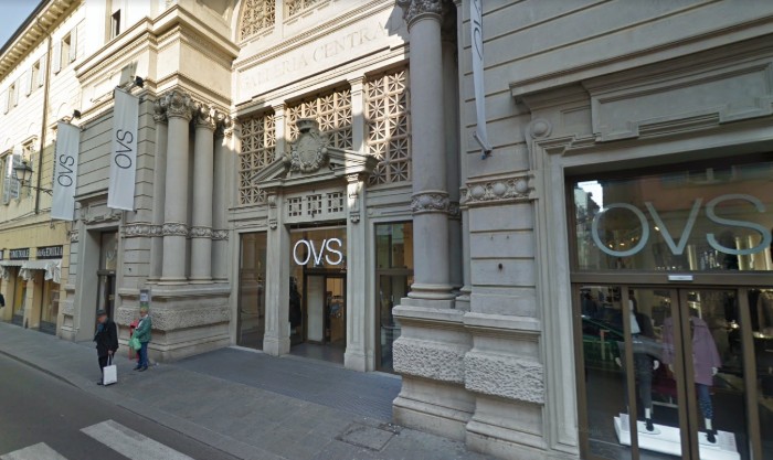 Il Mercato coperto di Reggio Emilia nel 2019, quando era occupato dal negozio di abbigliamento Ovs