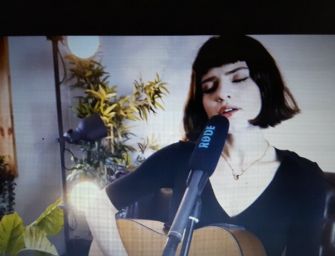 La cantautrice reggiana Violetta Zironi per 24emilia (2 video)