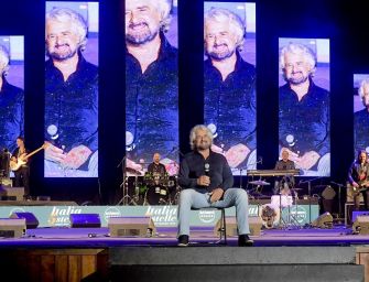 Grillo: togliere il voto agli anziani