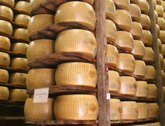 L’Emilia a difesa del Parmigiano-Reggiano