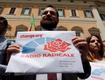 Scontro M5s-Pd sui fondi a Radio Radicale