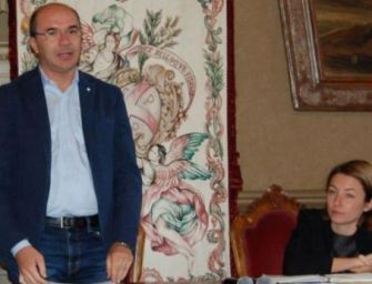 Il sindaco Vecchi e l’assessore Bonvicini piantumano alberi a Pieve Modolena