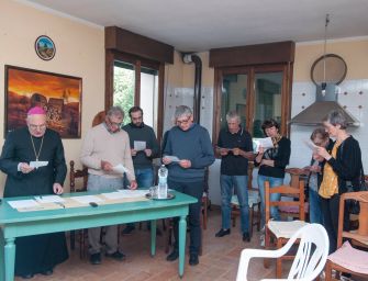 Reggio. Il vescovo: attenzione e vicinanza ai cittadini di Villa Gavassa