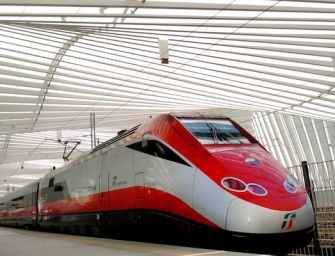 Treni, torna distanziamento: posti al 50%