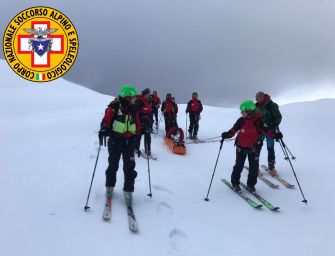 Video. Bufera di neve al Battisti, 35enne accusa malore: salvataggio durato 12 ore