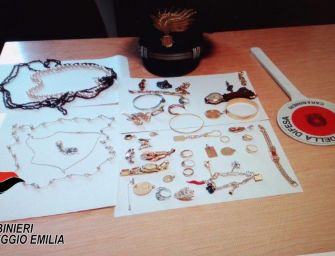 Quattro Castella. Finti agenti della polizia locale derubano anziano di 50mila euro in gioielli