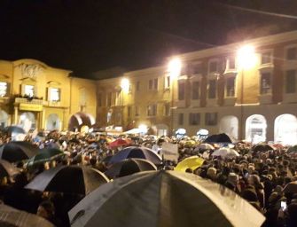 Sardine sotto il Comune – La diretta di Nicola Fangareggi