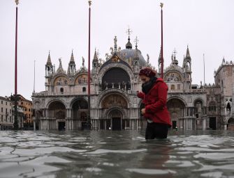Venezia finisce sott’acqua: marea record
