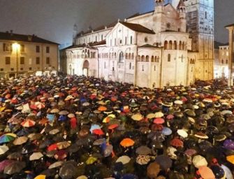 Bis ‘sardine’ a Modena: in 6mila