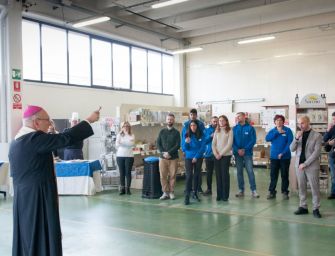 Il vescovo Camisasca benedice i nuovi locali del Cib a Mancasale