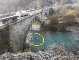 Bedonia (video). Auto precipita nel Taro, i sommozzatori recuperano un corpo