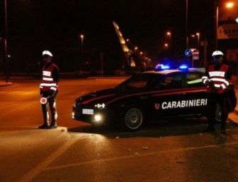 Luzzara. Forzano posto di blocco con auto rubata e si schiantano: fermati 3 giovanissimi