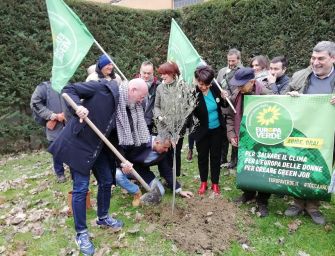 Europa Verde, Bonaccini pianta un ulivo: basta con balie e ventriloqui
