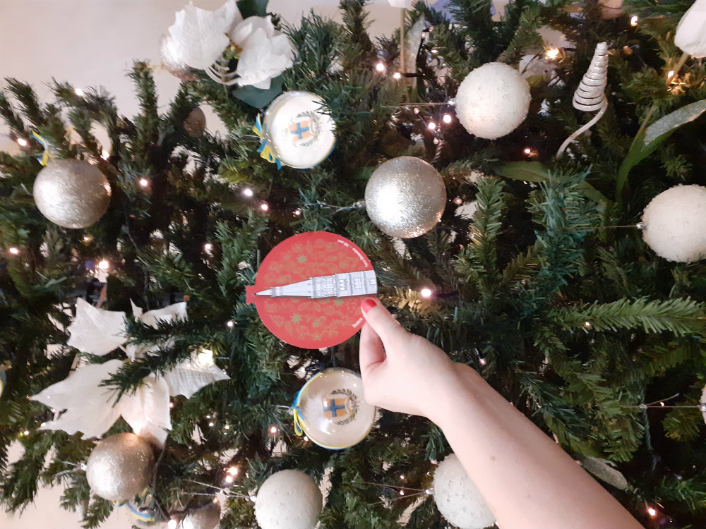 Palla Di Natale Con Foto Digitali.Una Palla Di Natale Dedicata Per Festeggiare 700 Anni Della Ghirlandina Con Record Di Visite 24emilia