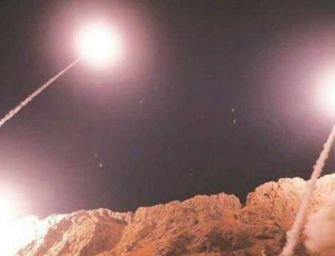Iran lancia missili su basi Usa