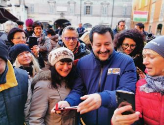 Blitz di Salvini di prima mattina in piazza Prampolini: un caffettino?