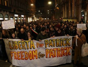 In migliaia in piazza per Zaky